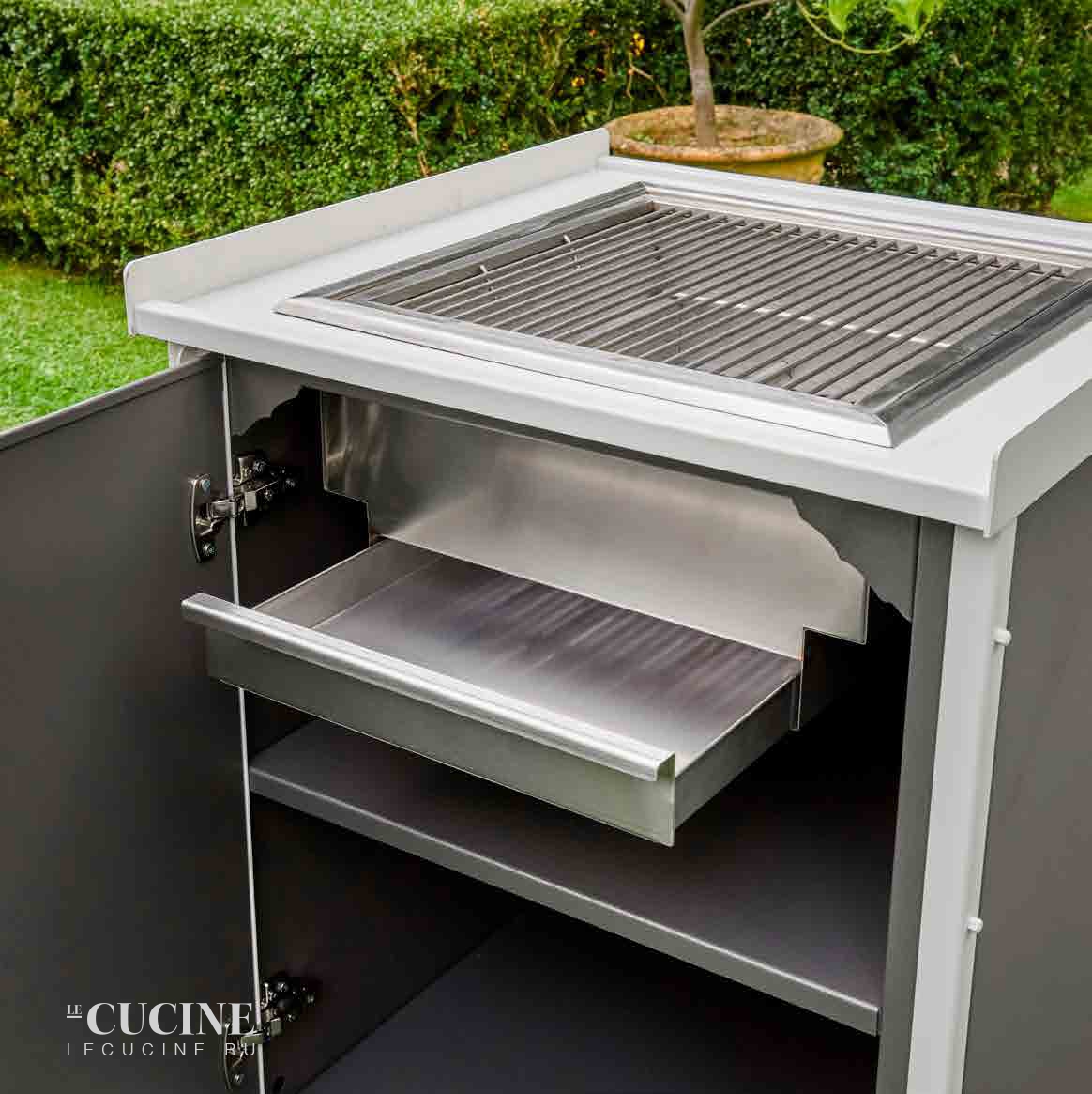 Кухня Kitchen Barbecue with Sliding Manual Cover DFN by Samuele Mazza