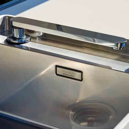 Linear Kitchen with Automatic Cover