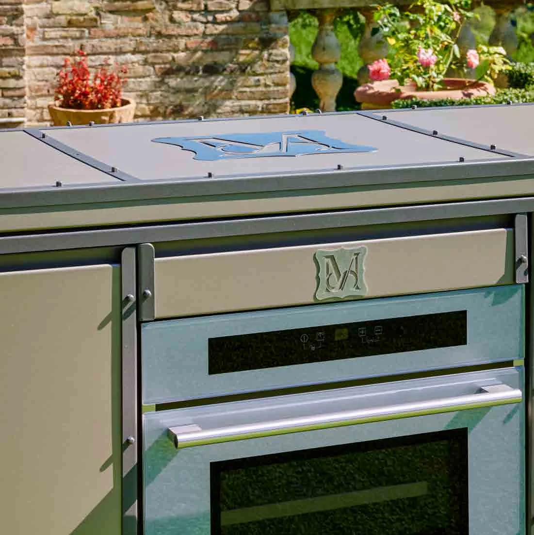 Linear Kitchen with Automatic Cover