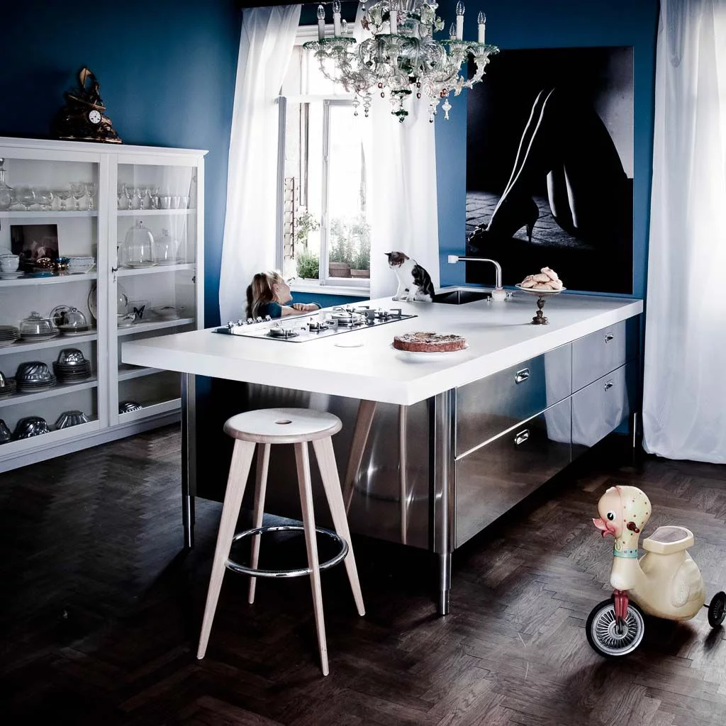 Kitchen Island 250-280 With Snack Unit