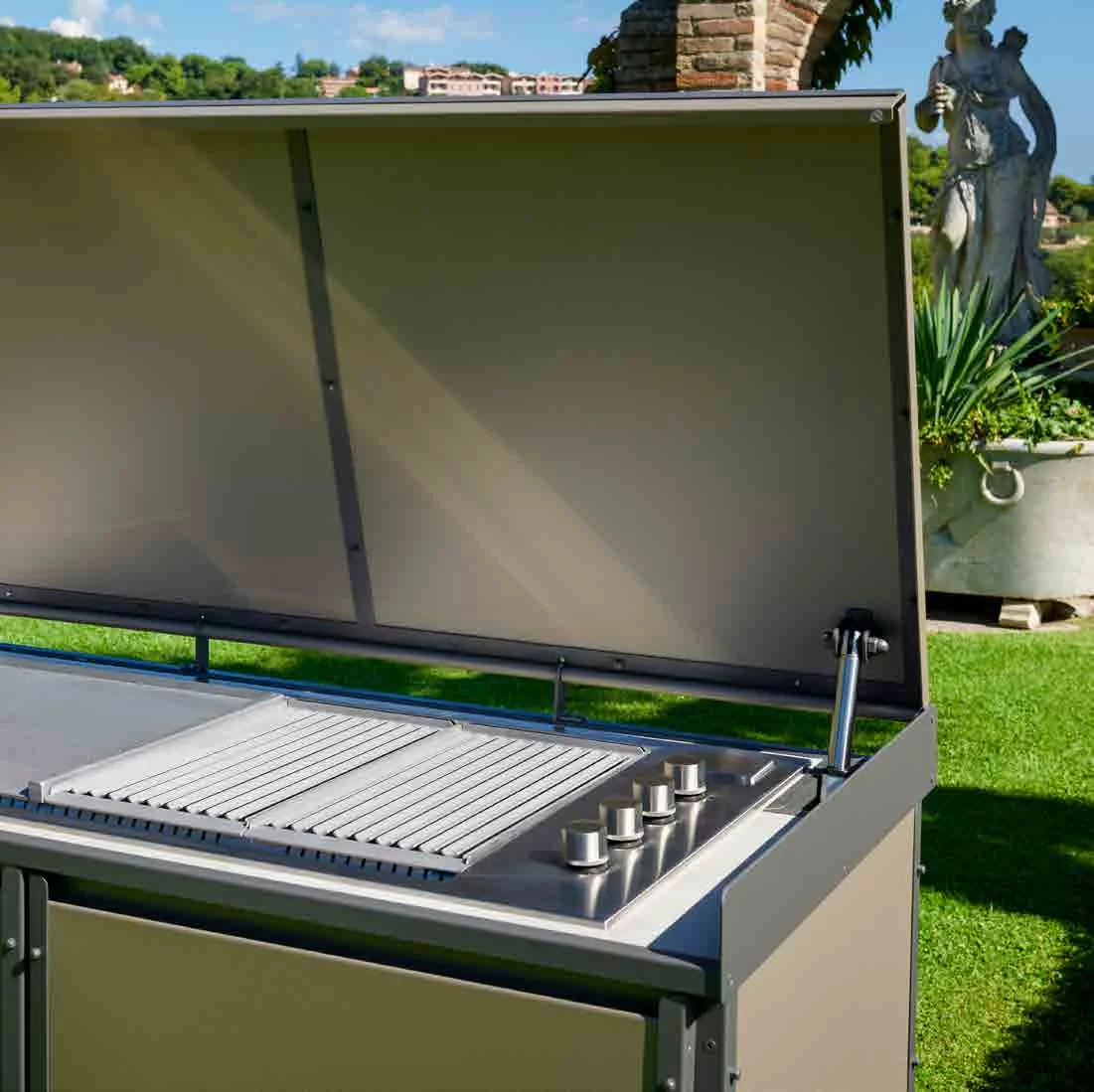 Linear Kitchen with Automatic Cover