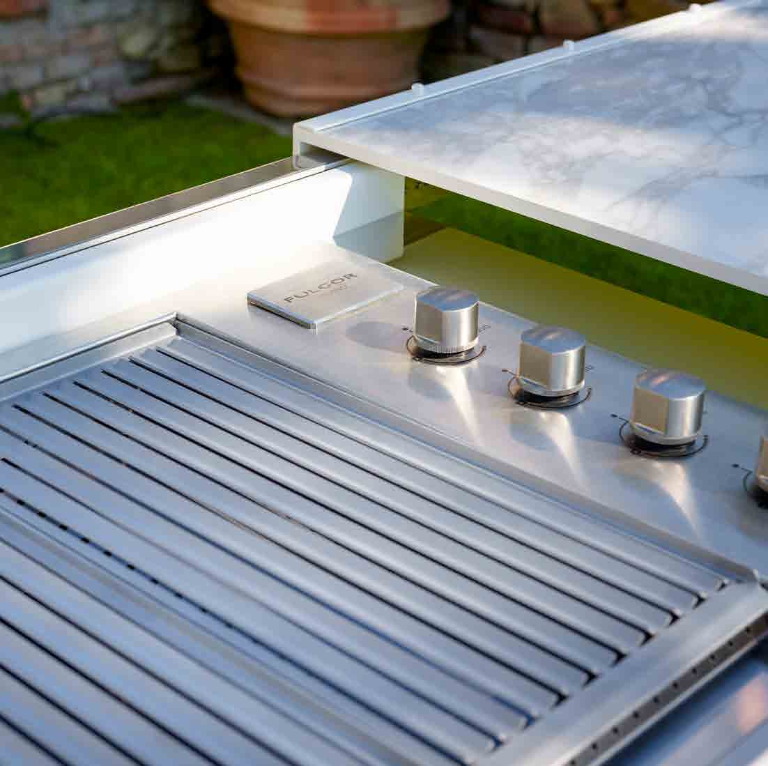 Kitchen Barbecue with Sliding Manual Cover