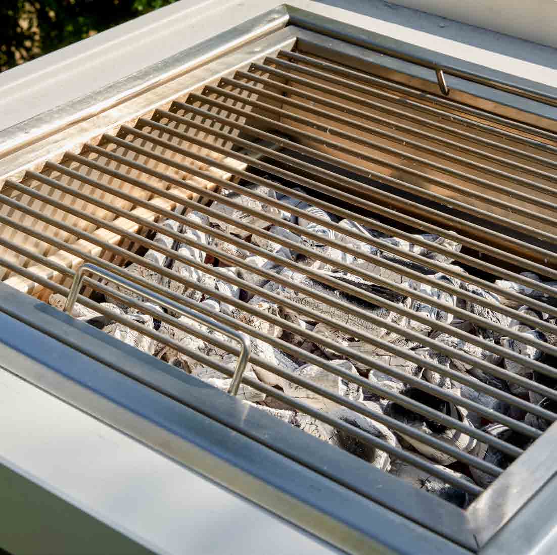 Kitchen Barbecue with Sliding Manual Cover