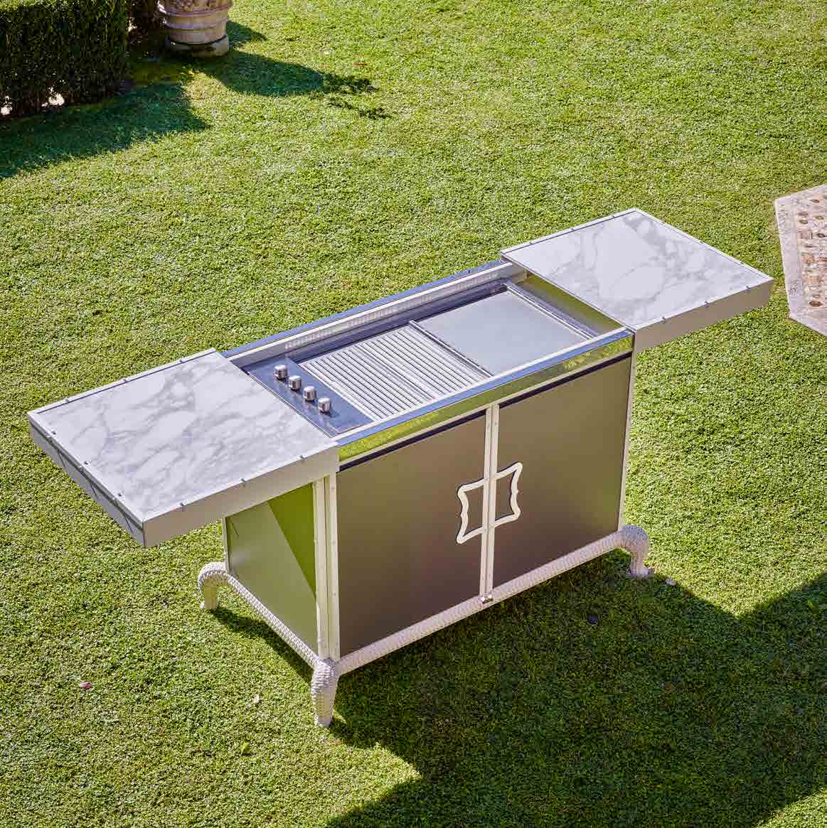 Kitchen Barbecue with Sliding Manual Cover