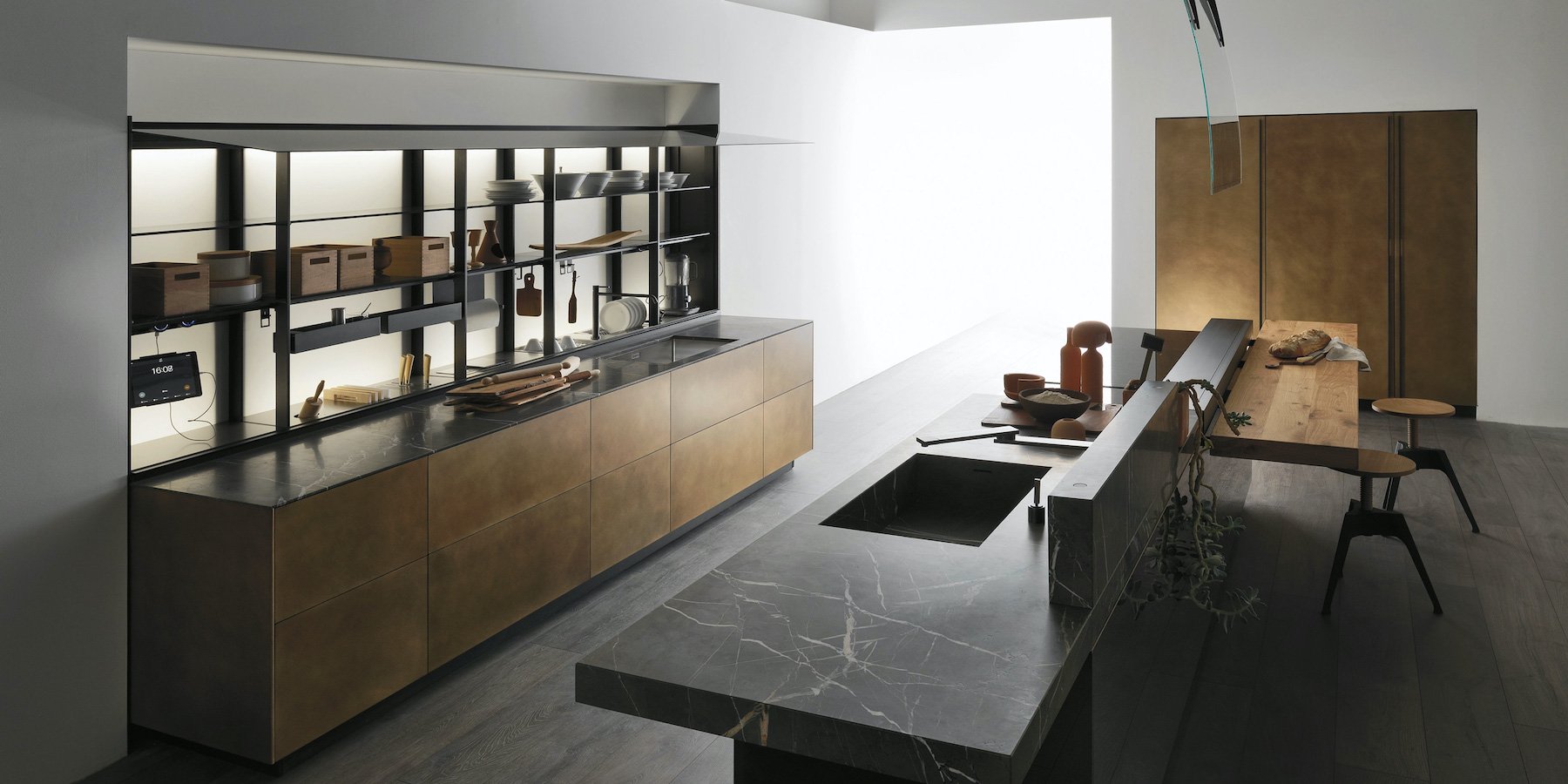 Artematica Ottone Anticato e piano in pietra Grigio Antalya