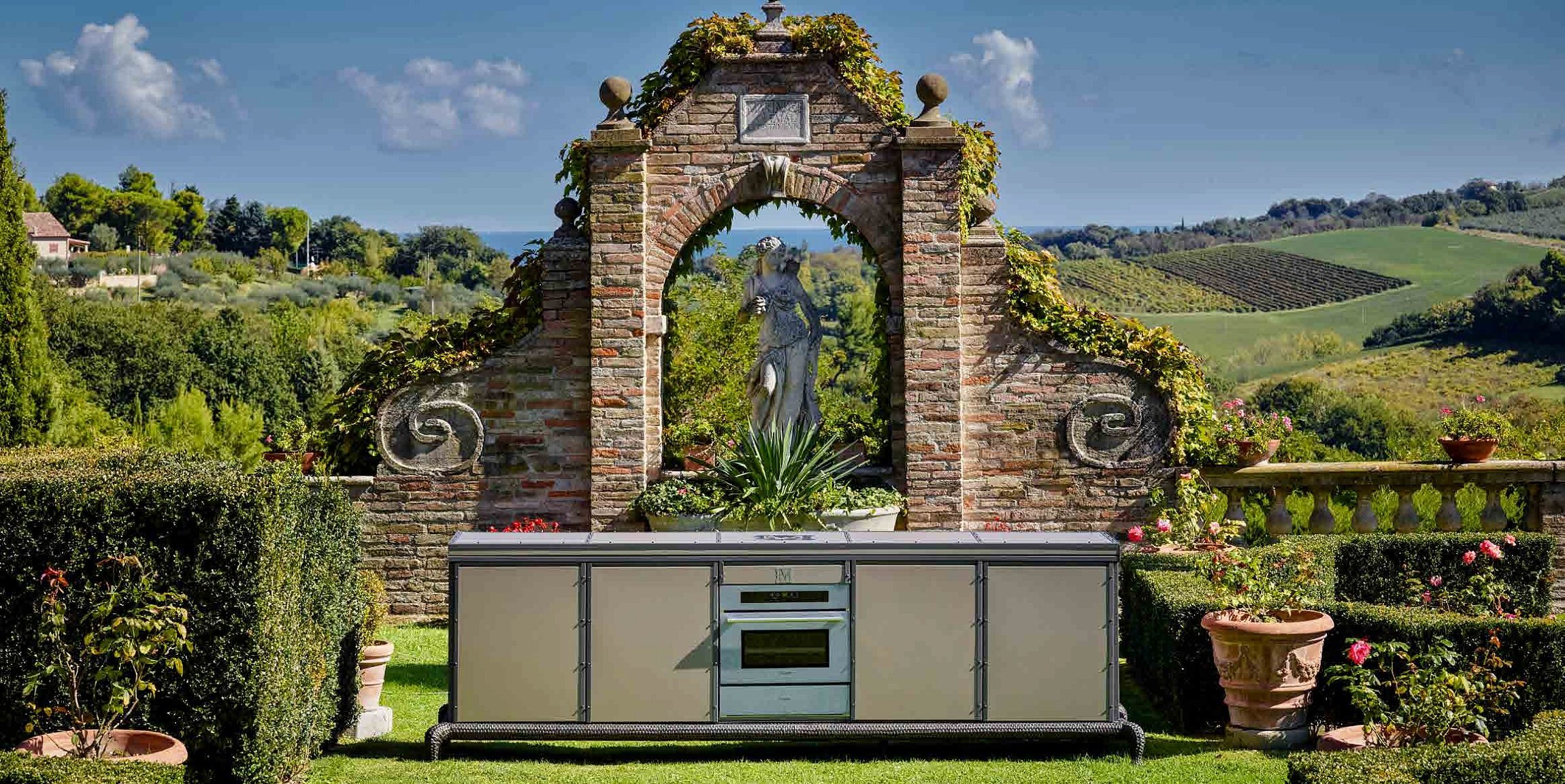 Linear Kitchen with Automatic Cover