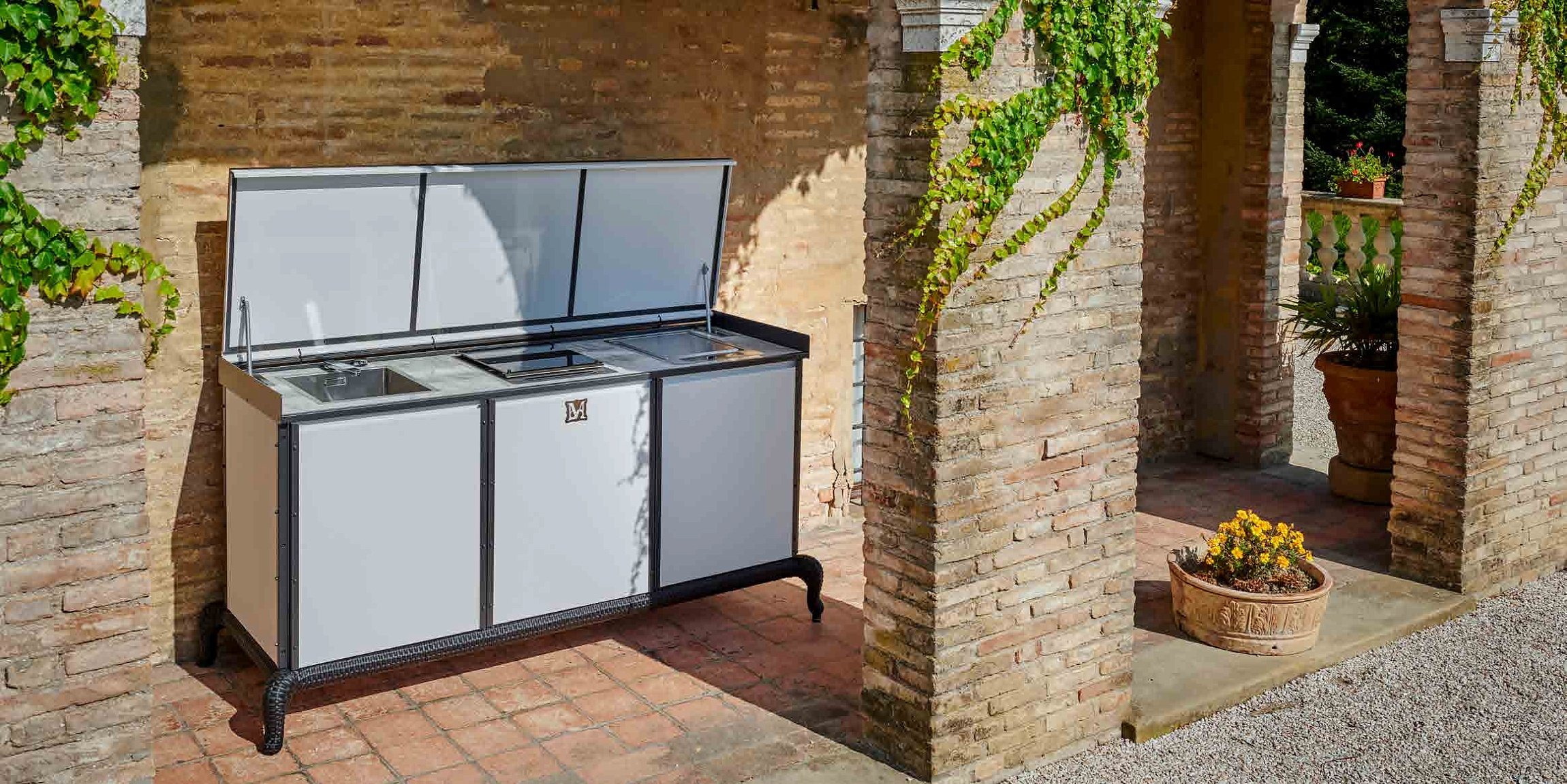 Linear Kitchen with Manual Cover